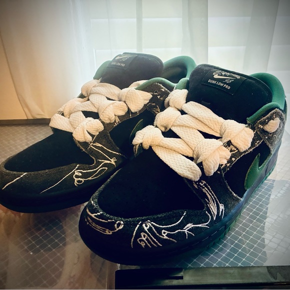Nike SB Dunk Low Pro x There
Anthracite and Gorge Green - Picture 1 of 7